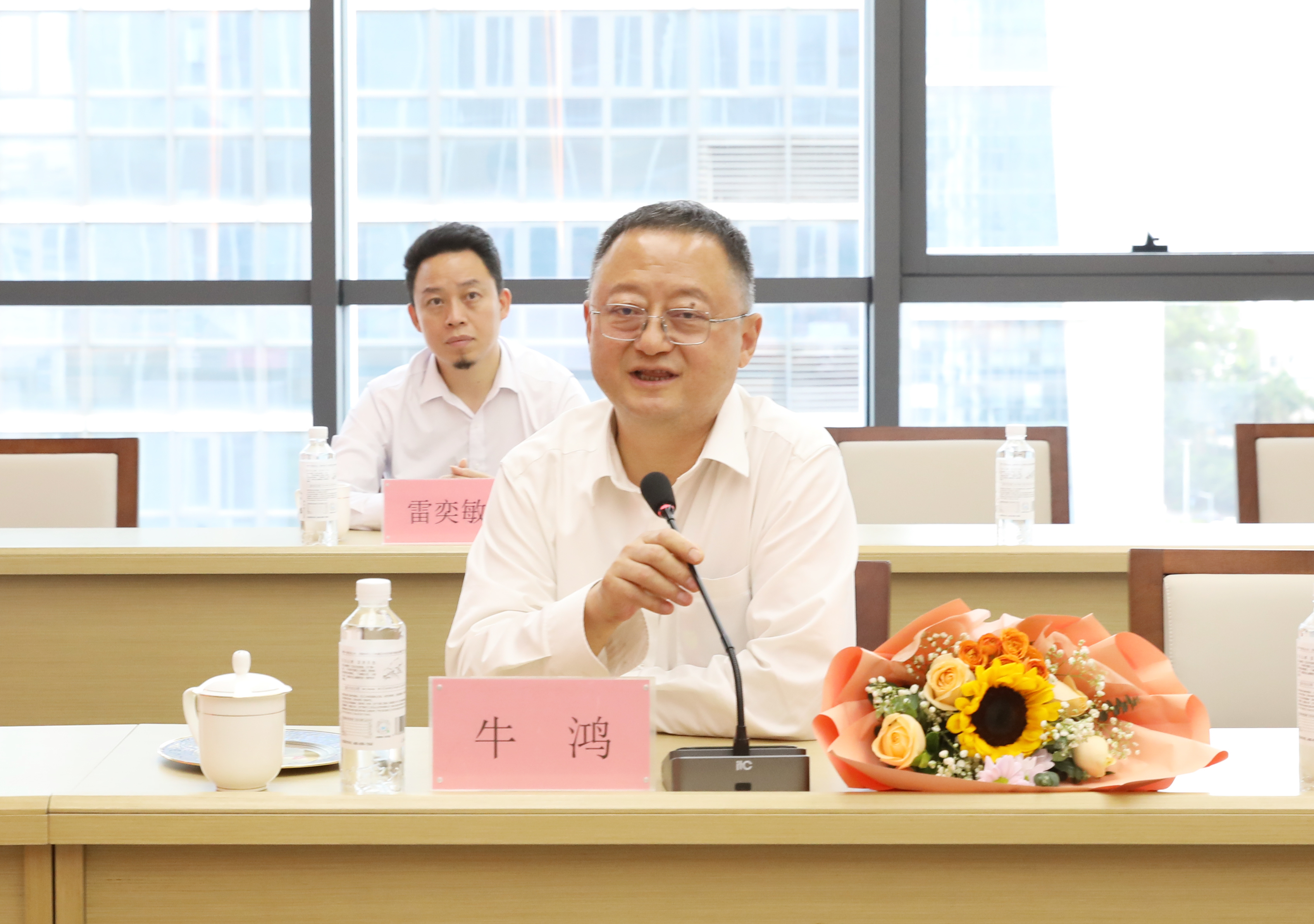 牛鸿.jpg 牛鸿.jpg